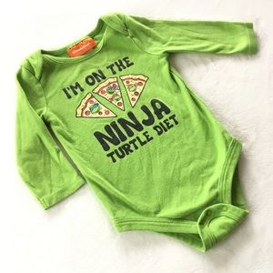 4/25$ 🦋 Ninja Turtle graphic long sleeve onesie